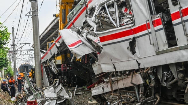 32447 kecelakaan kereta argo bromo dengan krl di bekasi timur ka argo bromo anggrek